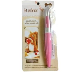 Needle Felting Pen Pink Pen Felt perforator Tool with 3 Needles Embroidery